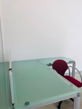 Mesa oficina cristal y metal buen estado