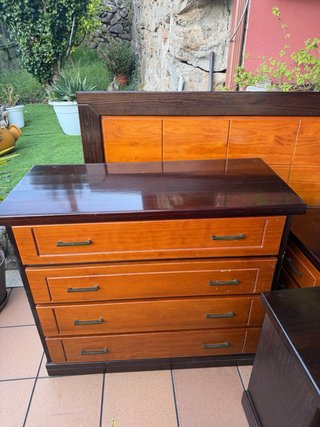 Dormitorio completo madera oscura y naranja