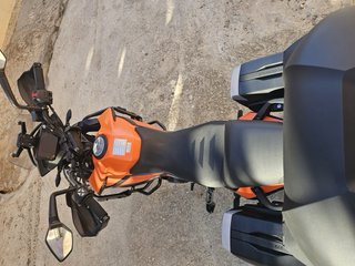 KTM 390 Adventure Negra y Naranja