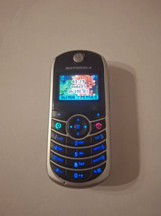 Motorola C139 libre + batería + cargador