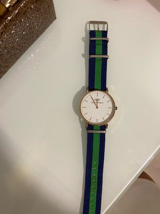 Reloj Daniel Wellington Dorado y Multicolor