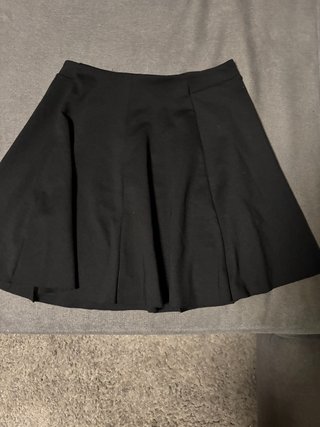 Falda negra plisada