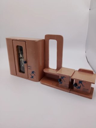 Muebles Antiguos Madera para casita de juguete.