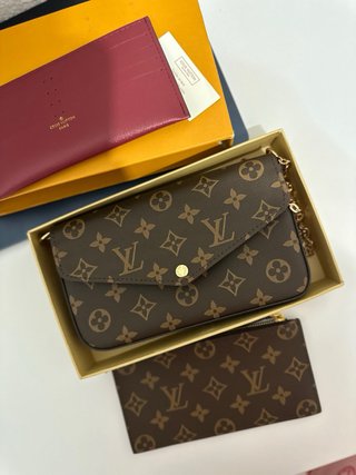 Louis Vuitton Pochette Marrón y Rojo