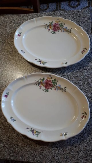 2 Piatti da portata floreali in ceramica