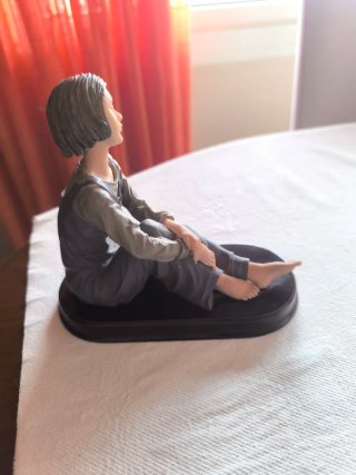 Figura S. Bucci sentada