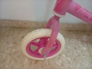 Bicicleta sin pedales rosa para niña
