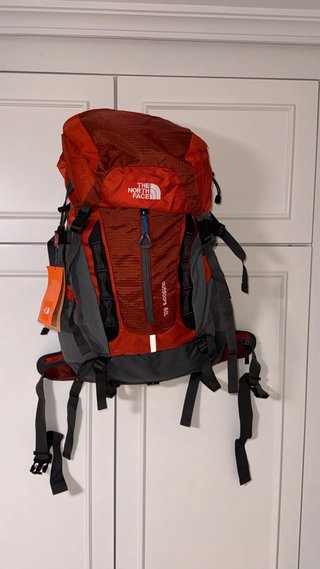 Mochila The North Face 60L Naranja/Gris