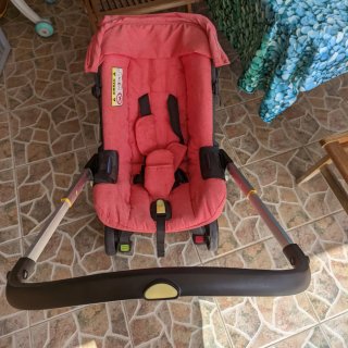 Carro de bebé rosa