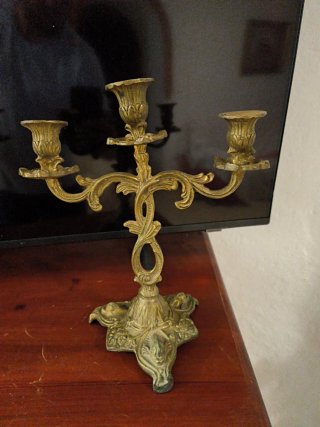 Pareja de Preciosos Candelabros de metal latón