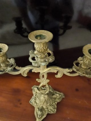Pareja de Preciosos Candelabros de metal latón