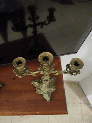 Pareja de Preciosos Candelabros de metal latón