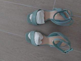 Sandalias verdes tacón
