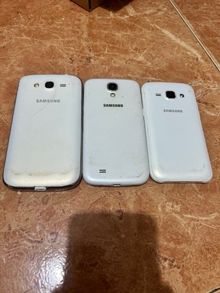 3 Teléfonos Samsung Blancos