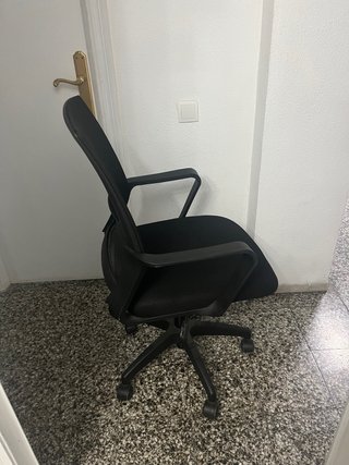 Escritorio cristal y metal con repisa