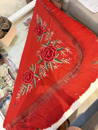 Mantoncillo Cantillana Bordado Flores Rojo