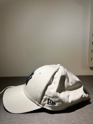 Gorra New Era NY Beige y Negra