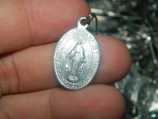 Lote muchas medallas Religiosas Virgen Aluminio