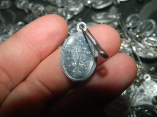 Lote muchas medallas Religiosas Virgen Aluminio