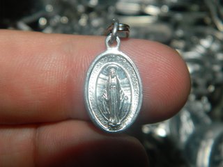 Lote muchas medallas Religiosas Virgen Aluminio