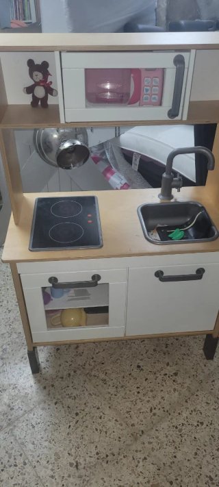 Cocinita de juguete con accesorios