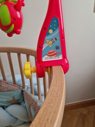 Móvil para cuna con juguetes, musica y luces