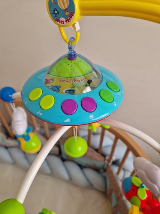 Móvil para cuna con juguetes, musica y luces