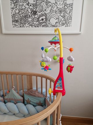 Móvil para cuna con juguetes, musica y luces