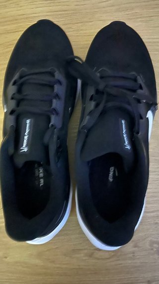 Nike Pegasus 41 Talla 42,5 Negro/Blanco