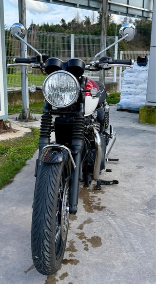 Triumph Bonneville T100 2023 limitada A2
