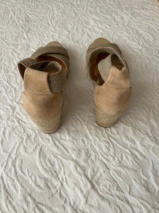 Sandalias cuña esparto beige y oro