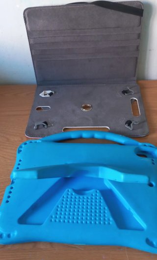 Funda protectora azul para tablet
