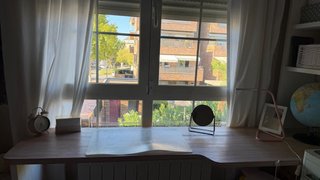 Camas nido, escritorio, estantería y mesita