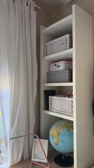 Camas nido, escritorio, estantería y mesita