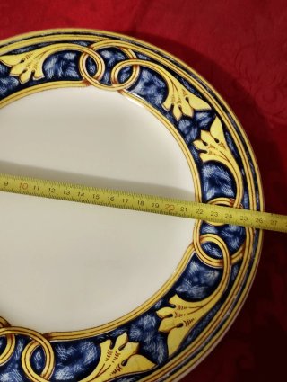 Juego de platos decorados azul y dorado