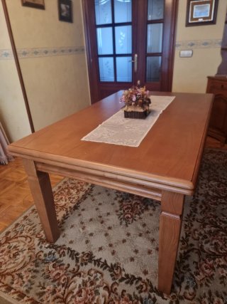 Mesa de comedor de roble