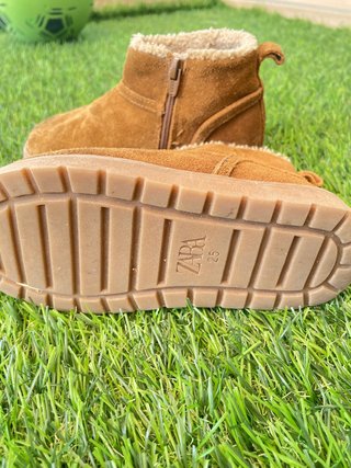 Botas Zara borreguito talla 25