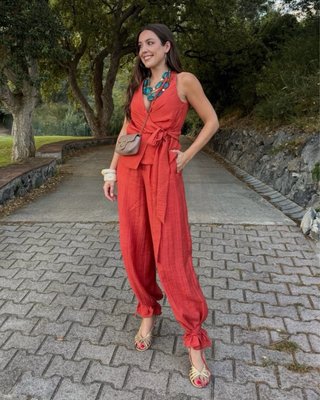 Conjunto chaleco y pantalón bombacho