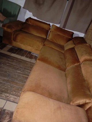 Sofá chaise longue y sillón marrón