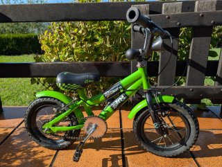Bici infantil de aprendizaje verde
