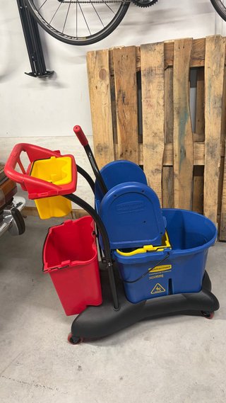 CARRO LIMPIEZA WAVE BRAKE RUBBERMAID 33L