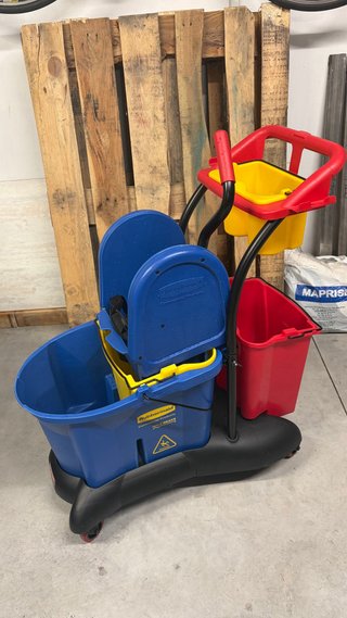 CARRO LIMPIEZA WAVE BRAKE RUBBERMAID 33L