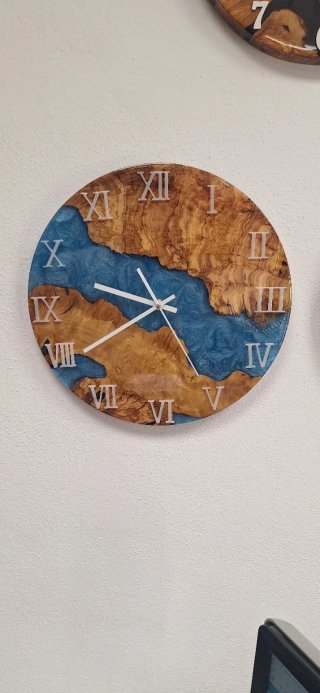 Reloj de Resina Hecho a Mano