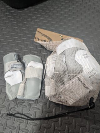 Protecciones Patinaje: Rodilleras y Muñequeras