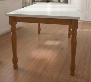Mesa de comedor de madera