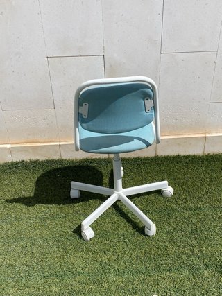 2 Sillas de escritorio infantil azul iguales