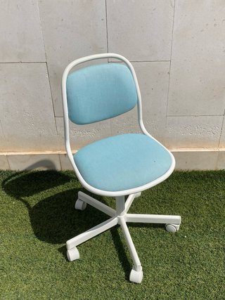 2 Sillas de escritorio infantil azul iguales