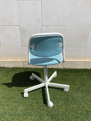 2 Sillas de escritorio infantil azul iguales
