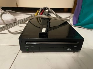Vendo Nintendo Wii nera con diversi accessori