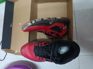 Zapatillas Under Armour Rojas y Negras